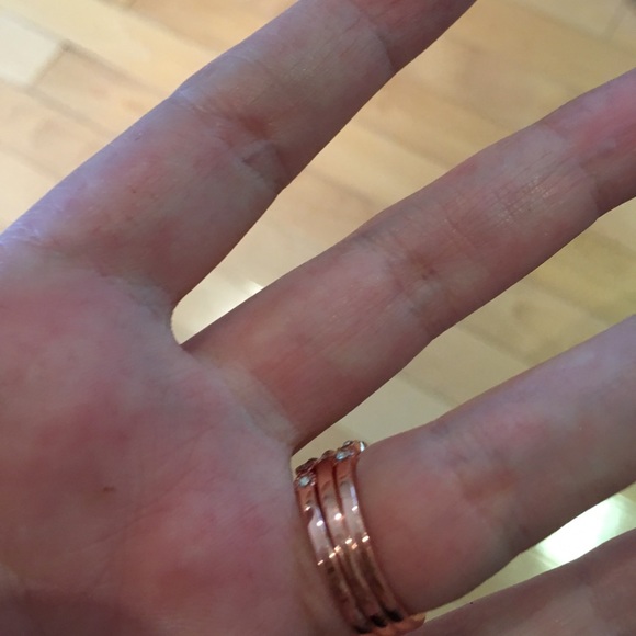 LAST ONE A fun set of rose gold ring set - Picture 3 of 8